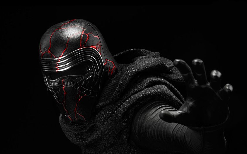 1632959341_3_Kylo-Rens-damaged-helmet-concept.jpg