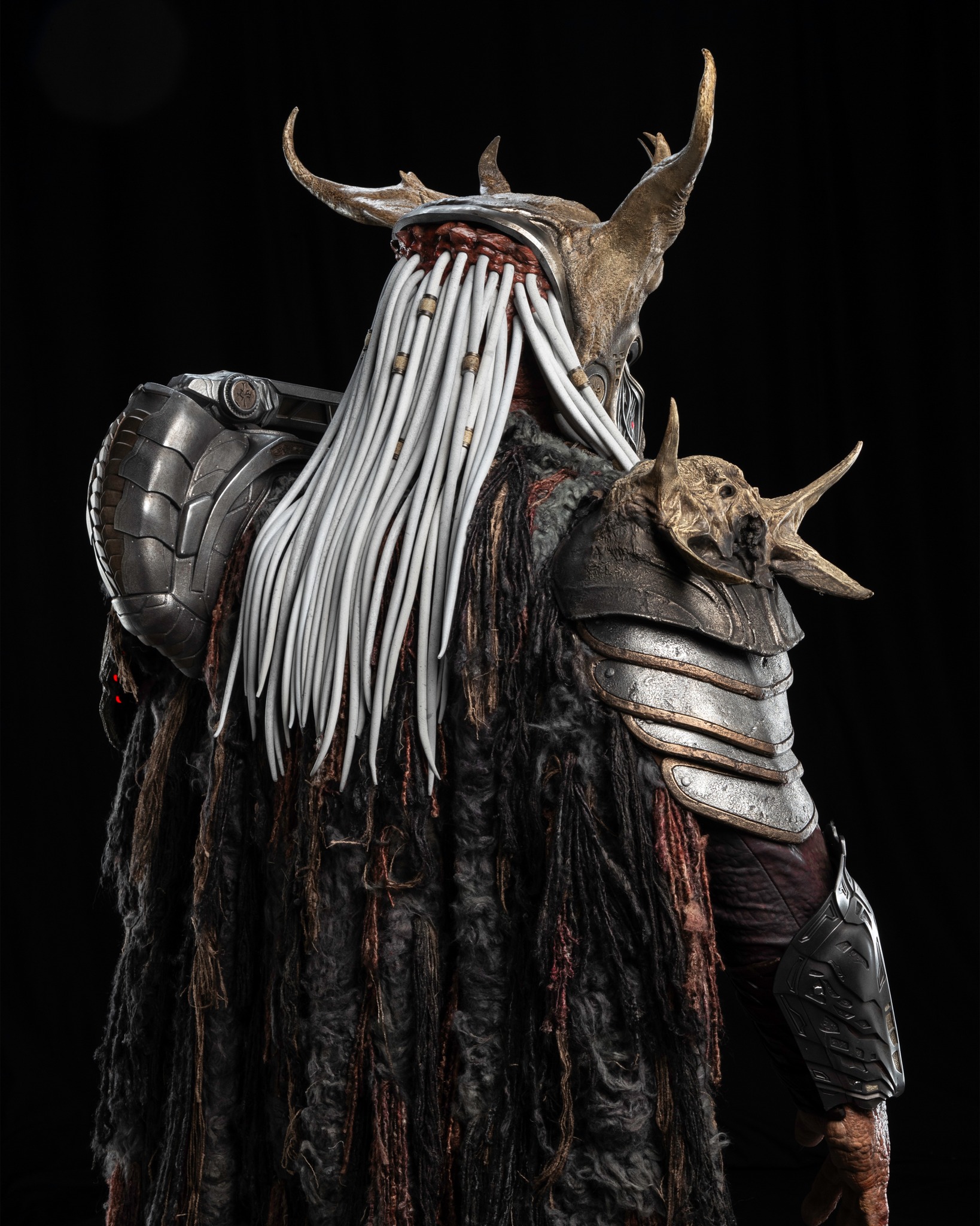 1774789371_383_Yautja-clan-leader-armour-concept-designed-by-Gus-Hunter-with.jpg